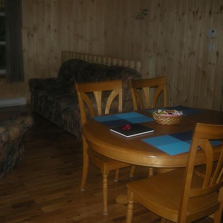 Chalet Des Noisetiers Tadoussac Esterno foto
