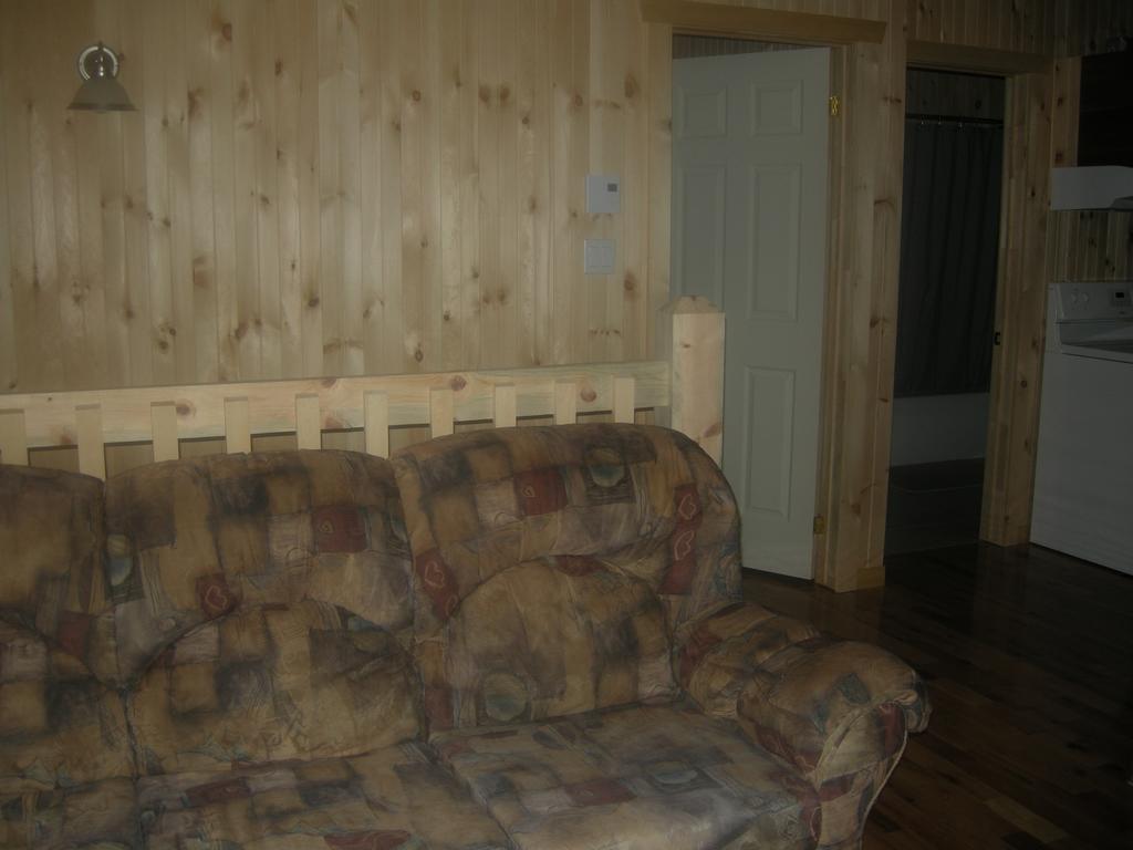 Chalet Des Noisetiers Tadoussac Esterno foto